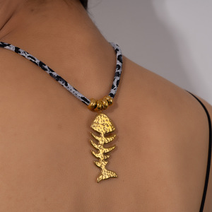 Collier Pendentif Femme Étanche En Acier Inoxydable Doré À Motif Léopard (1 Pièce) h5 Image4