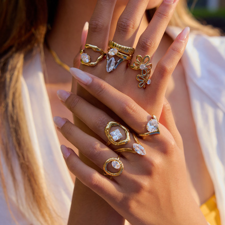 Bague luxueuse en acier inoxydable étanche couleur or avec pierre précieuse 2