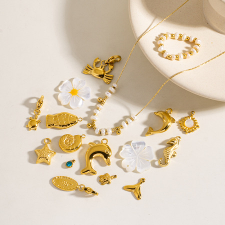 1 paire de pendentifs tortue quotidiens en acier inoxydable couleur or pour femme, série Simple