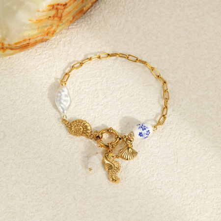 1 paire de bracelets à breloques pour femme, motif tortue, collection romantique, en acier inoxydable, couleur or, étanches. 2