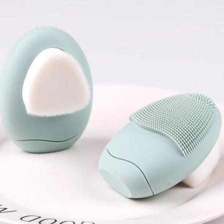 Brosse faciale double face disponible pour femmes 2