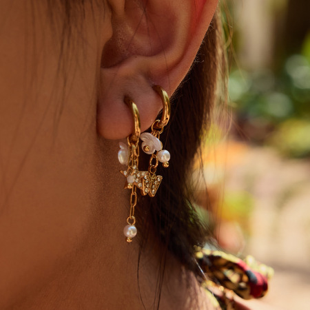 Boucles d'oreilles pendantes romantiques en acier inoxydable doré, imperméables, à motif floral.