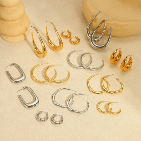 1 paire de boucles d'oreilles créoles simples en acier inoxydable de couleur unie pour femme