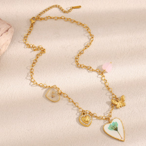Colliers Pour Femmes Avec Pendentif En Forme De Cœur Et De Papillon Romantiques De Style Luxueux h5 Image3
