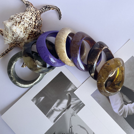 Bracelets pour femmes en acrylique flou de forme irrégulière