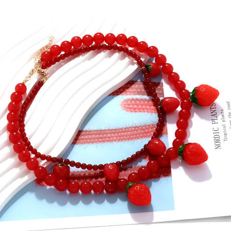 Collier de perles superposées à la fraise sucrée 2