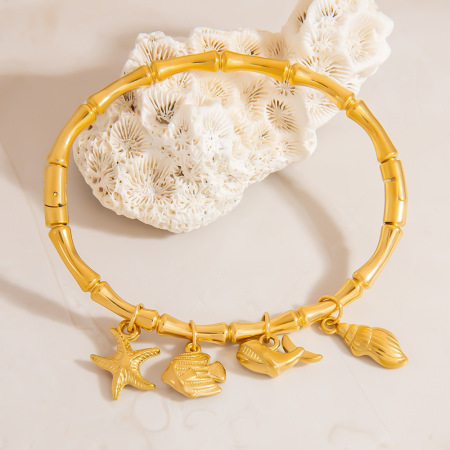 Bracelet à breloques pour femme, élégant, en acier inoxydable, couleur or, avec motif d'organisme marin (1 pièce). 2