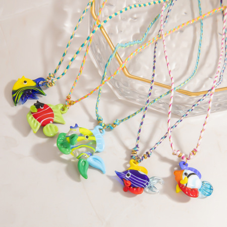 Colliers à pendentif en verre pour femmes avec poissons tropicaux