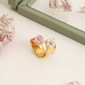Bague Romantique En Acier Inoxydable Étanche Couleur Or Avec Motif Floral h5 Image2