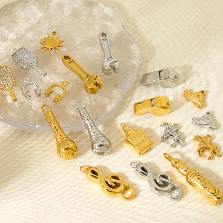 1 paire de pendentifs unisexes géométriques simples pour un usage quotidien, en acier inoxydable étanche, couleur or 2