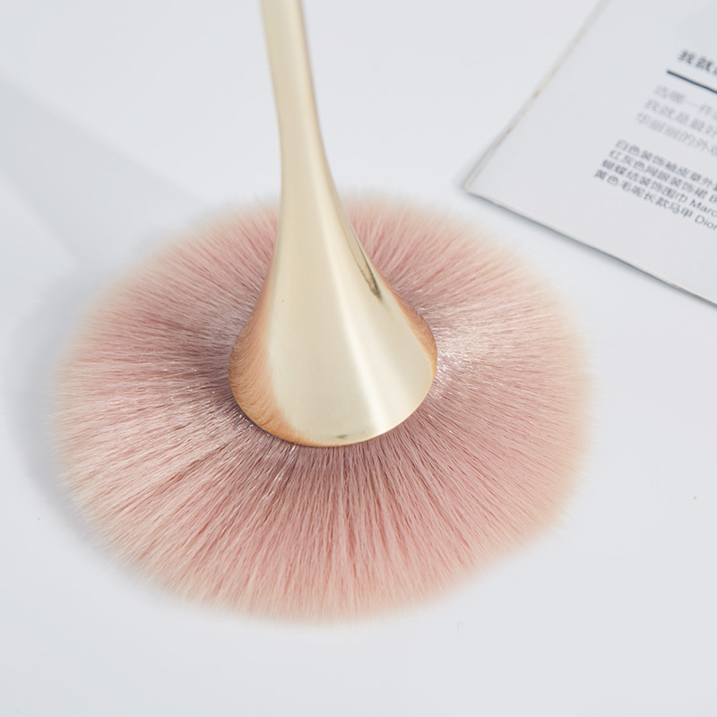 Pinceau À Poudre Doré Pour Maquillage Pour Femme Image3