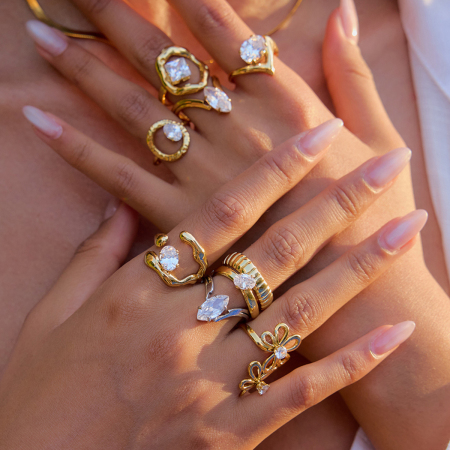 Bague luxueuse en acier inoxydable étanche couleur or avec pierre précieuse