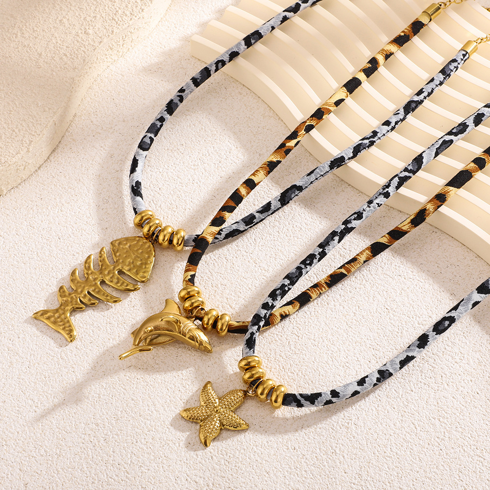 Collier Pendentif Femme Étanche En Acier Inoxydable Doré À Motif Léopard (1 Pièce) Image3