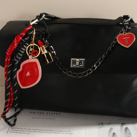 Breloques de sac pour femme en PU avec chaîne en forme de cœur et lèvres