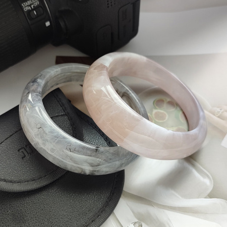 Bracelets pour femmes en acrylique sophistiqués et élégants 2