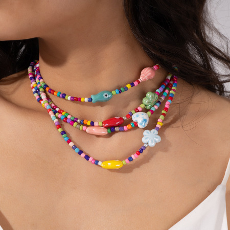 Colliers de perles en verre colorées pour femmes