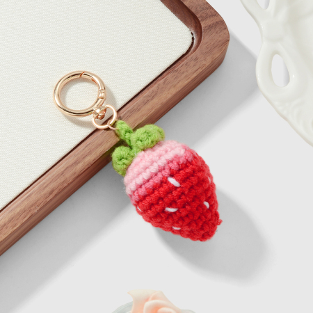 Breloques de sac en alliage en forme de fraise sucrée