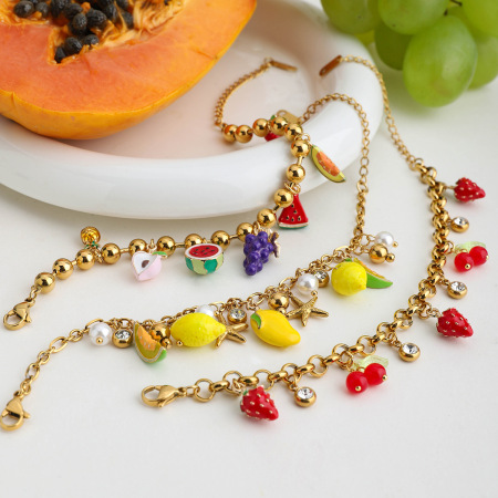 Colliers à pendentif couleur or aux fruits sucrés