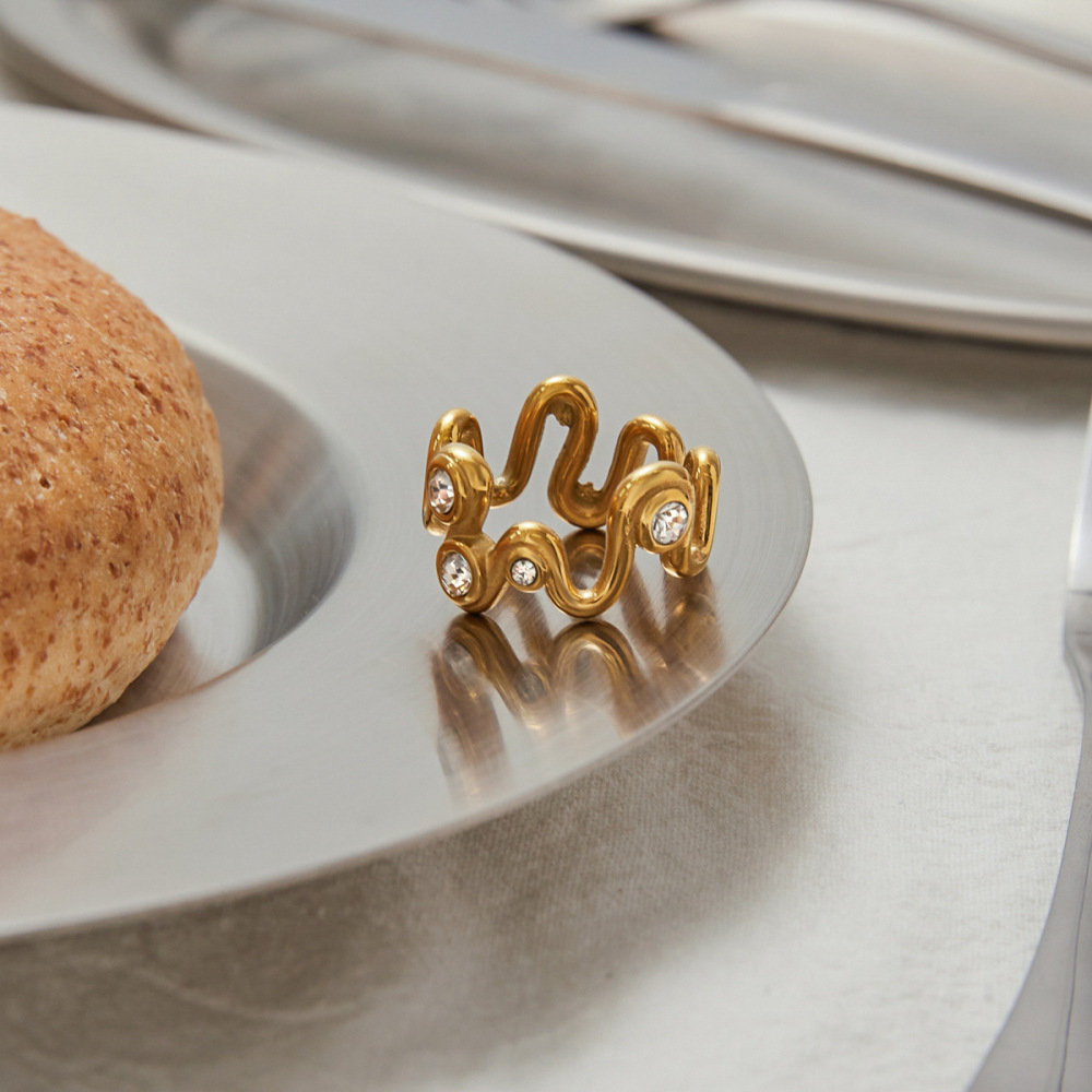 Bague Minimaliste En Acier Inoxydable Couleur Or Et Zircon De Style Ins Image4