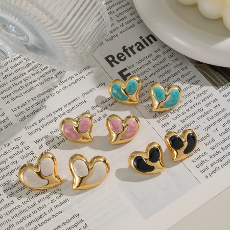 1 paire de boucles d'oreilles puces en acier inoxydable émaillé doré, en forme de cœur