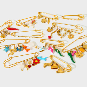 1 Paire De Broches De Luxe Daily Flower En Acier Inoxydable Étanche Couleur Or h5 Image3