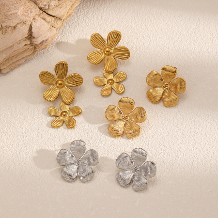1 paire de boucles d'oreilles à clous rétro en acier inoxydable doré, imperméables, à motif floral 2