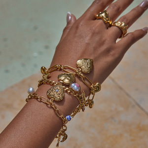 Bracelet À Breloques Pour Femme, En Acier Inoxydable, Couleur Or, Avec Un Cœur Délicat (1 Pièce). h5 Image2