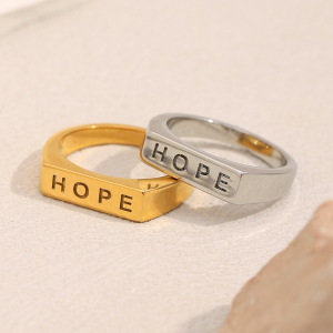 Bague Chevalière Pour Femme, Couleur Or, Avec Lettre (1 Pièce) h5 Image2