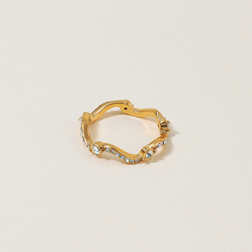 Bague Pour Femme En Acier Inoxydable Doré, Étanche, Sertie De Pierres Précieuses, Collection Luxueuse Series Curve (1 Pièce). Image3