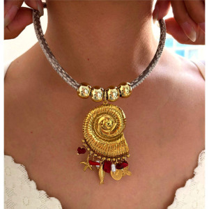 Collier Pendentif En Acier Inoxydable Étanche Couleur Or, Représentant Un Bulot h5 Image3
