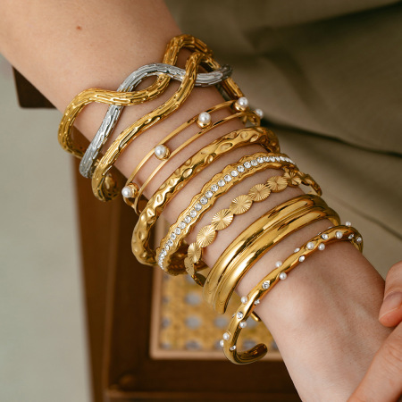 Bracelet pour femme léger, luxueux et élégant en acier inoxydable doré, étanche