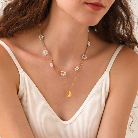 Colliers pendentifs pour femmes en acier inoxydable doré, motif fleur douce 2