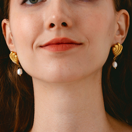 Boucles d'oreilles pendantes pour femme, style rétro tortue, en acier inoxydable, étanches, couleur or, avec perles artificielles.