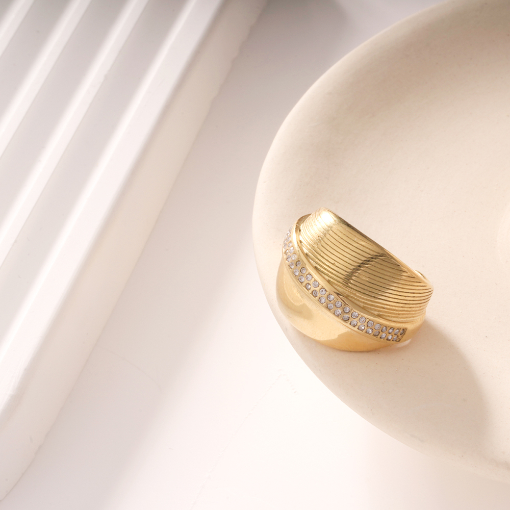Bague De Luxe Classique Géométrique En Acier Inoxydable Étanche Couleur Or (1 Pièce) Image4