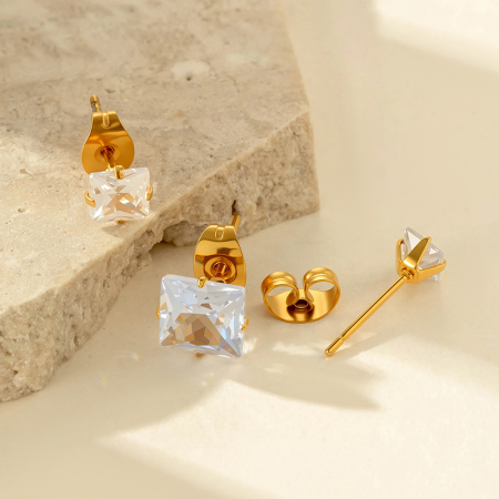 Boucle d'oreille piercing simple en acier inoxydable étanche couleur or avec zircon (1 pièce) 2