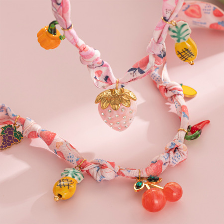 Collier romantique avec pendentif fraise sucrée, 1 pièce