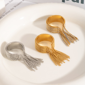 Bague Tendance Dorée En Acier Inoxydable Étanche Avec Pompon (1 Pièce) h5 Image3