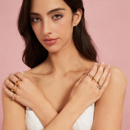 Bague pour femme en acier inoxydable doré, étanche, ornée d'une pierre précieuse, collection Daily Droplet (1 pièce). 2