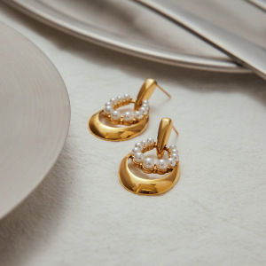 1 Paire De Boucles D'Oreilles Pendantes Rétro Classic Series En Acier Inoxydable Étanche Couleur Or Pour Femme h5 Image5
