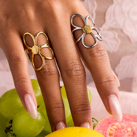 Bague de déclaration exquise en acier inoxydable doré, imperméable, ornée d'une fleur (1 pièce).