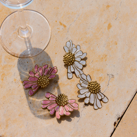 1 paire de boucles d'oreilles puces pour femme, motif fleurs douces, en acier inoxydable étanche, couleur or, série colorée 2