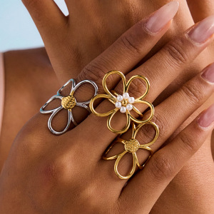Bague De Déclaration Exquise En Acier Inoxydable Doré, Imperméable, Ornée D'Une Fleur (1 Pièce). h5 Image2
