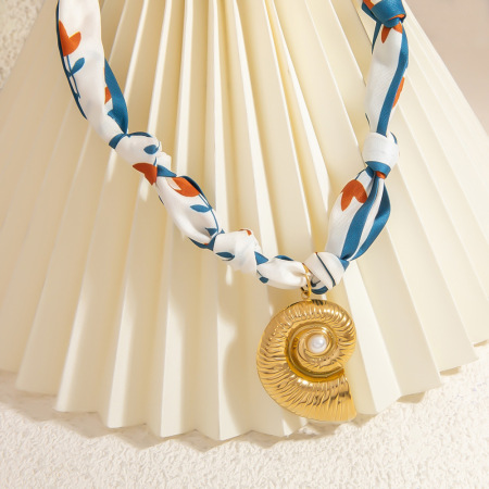 Collier pendentif coquillage en tissu 1 pièce 2