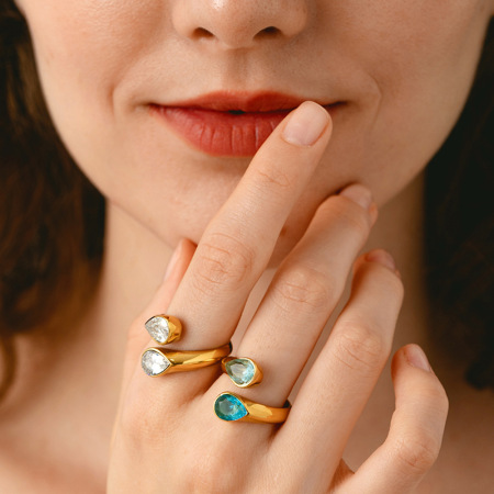 Bague femme légère et luxueuse en forme de goutte d'eau, en acier inoxydable étanche.