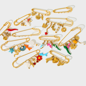 1 Paire De Broches De Luxe Daily Flower En Acier Inoxydable Étanche Couleur Or h5 Image4
