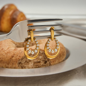 1 Paire De Boucles D'Oreilles Pendantes Rétro Classic Series En Acier Inoxydable Étanche Couleur Or Pour Femme h5 Image4