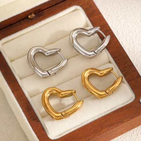 1 paire de boucles d'oreilles créoles en acier inoxydable doré, étanches, en forme de cœur
