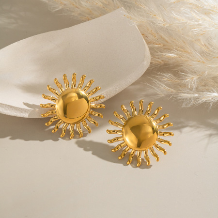 1 paire de boucles d'oreilles à clous Sun en acier inoxydable étanche couleur or