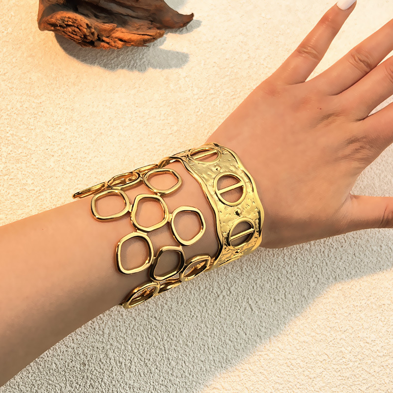 Bracelet Manchette Classique En Acier Inoxydable Étanche Couleur Or (1 Pièce) Image3