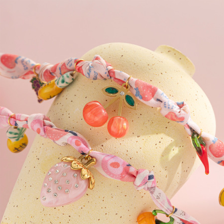 Collier romantique avec pendentif fraise sucrée, 1 pièce 2